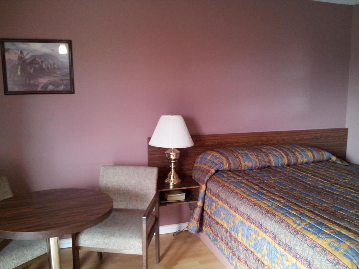 Viking Lamplighter Motel Room photo