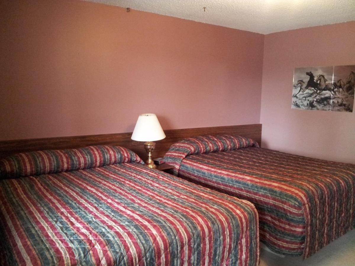 Viking Lamplighter Motel Room photo